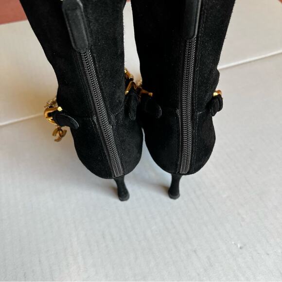 CHANEL 21A Suede Pearl String CC Charm Logo Ankle Bootie Boots Kitten Heel 35C - Picture 4 of 9